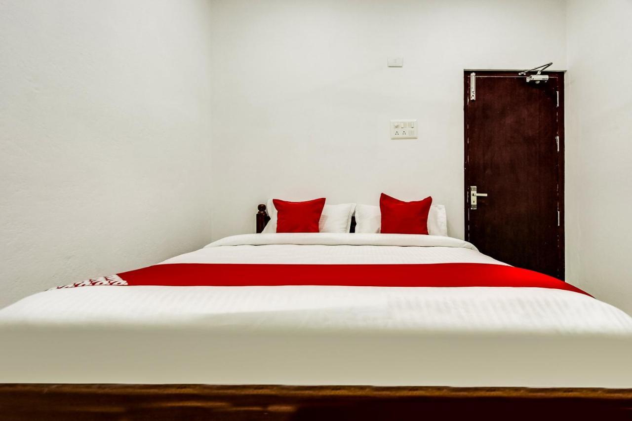 Oyo 70841 Hotel Anjali Residency Velur Екстер'єр фото