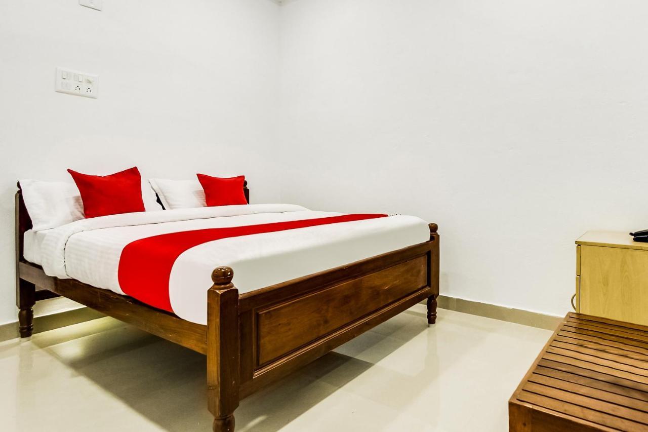 Oyo 70841 Hotel Anjali Residency Velur Екстер'єр фото
