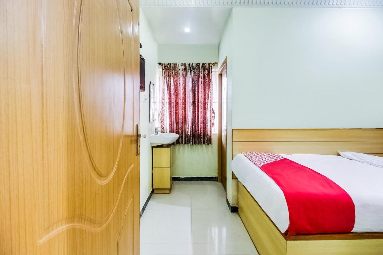Oyo 70841 Hotel Anjali Residency Velur Екстер'єр фото